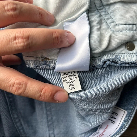 Gap Mid Rise Girlfriend Jeans With Washwell In Light Destroyed Jeans - Picture 15 of 15